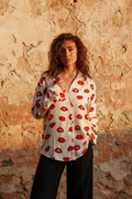 Oversized Bluse Creme Lippen-Print Viskose – LACLARA mediterrane Mode