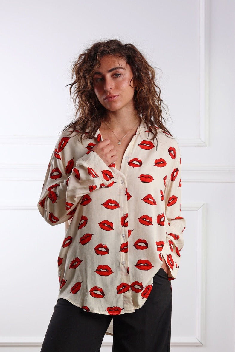 Oversized Bluse Creme Lippen-Print Viskose – LACLARA mediterrane Mode