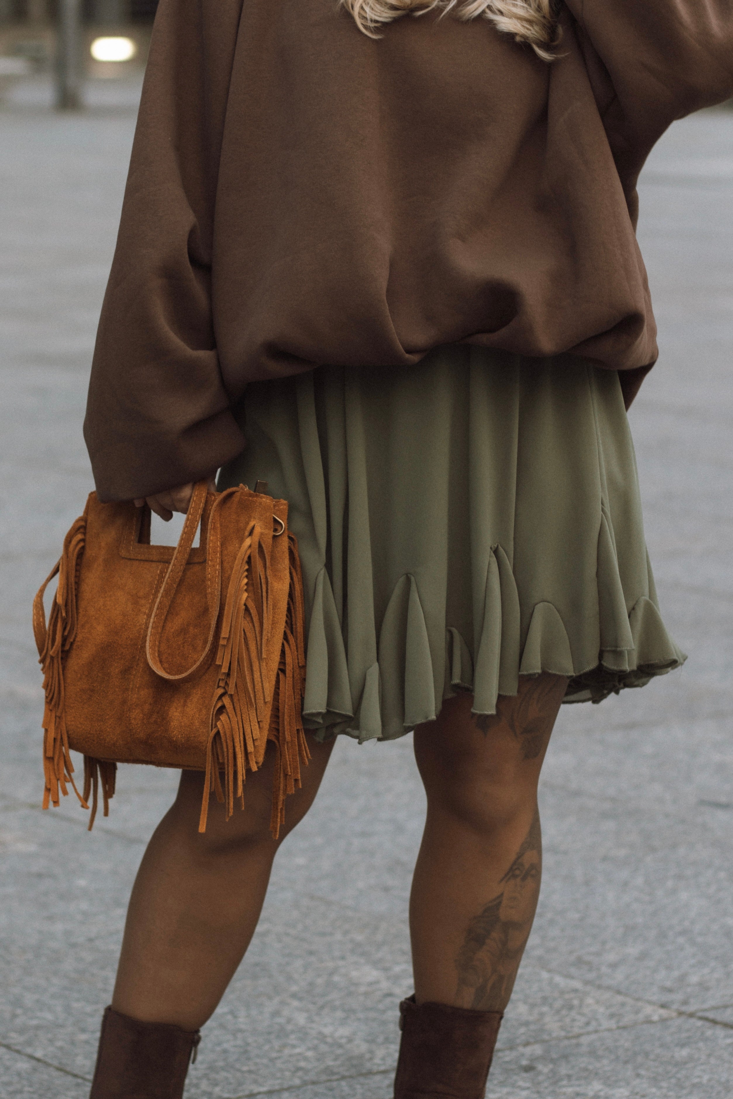 Chiffon Minirock Kaki mit Volant – LACLARA mediterrane Mode