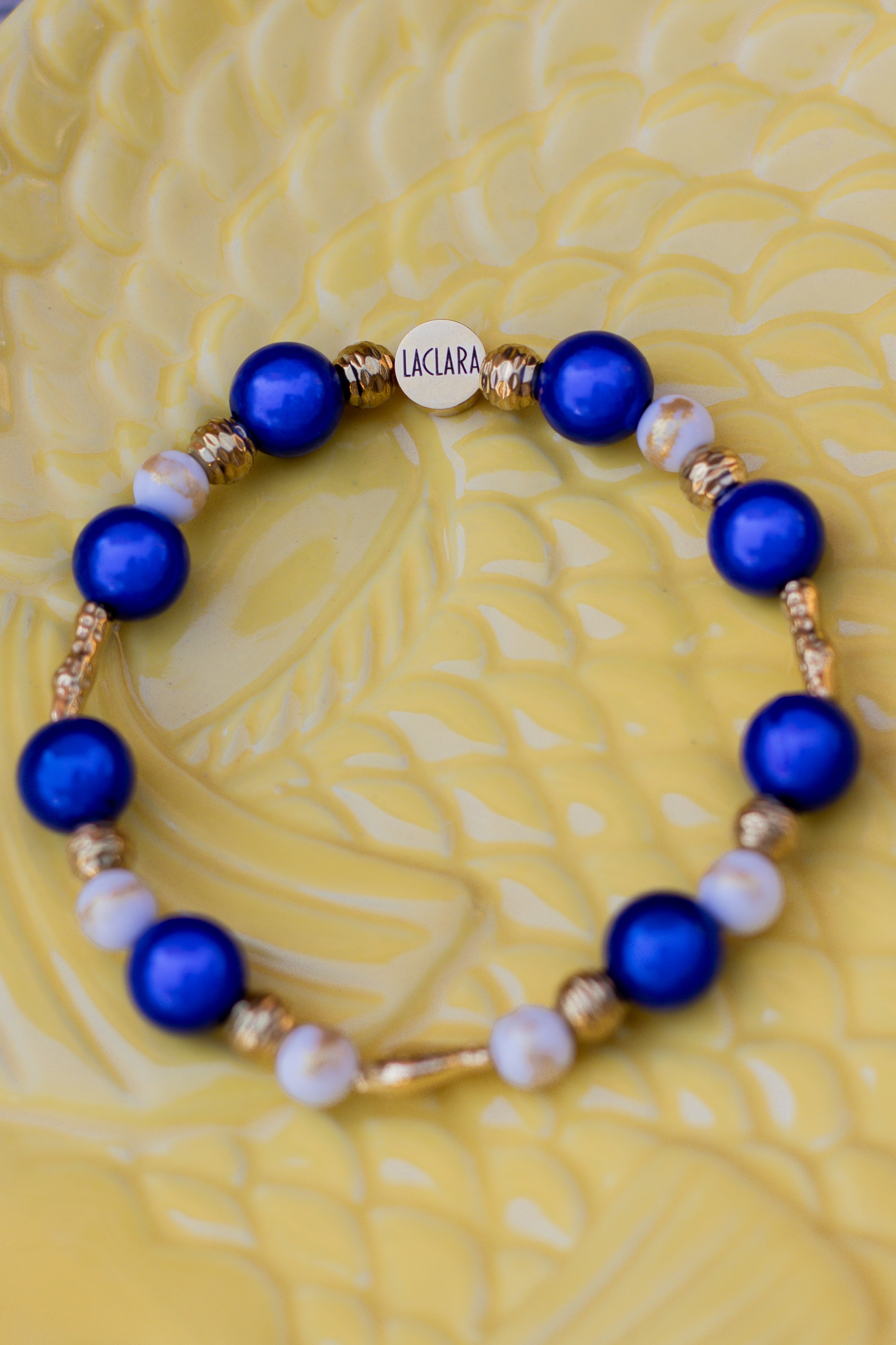 Armband „Blauer Meeres-Lichtling“ — Glücksbringer Fisch – LACLARA mediterrane Mode