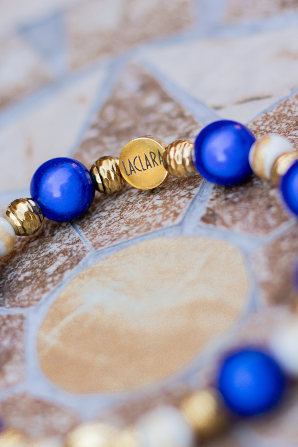 Armband „Blauer Meeres-Lichtling“ — Glücksbringer Fisch – LACLARA mediterrane Mode