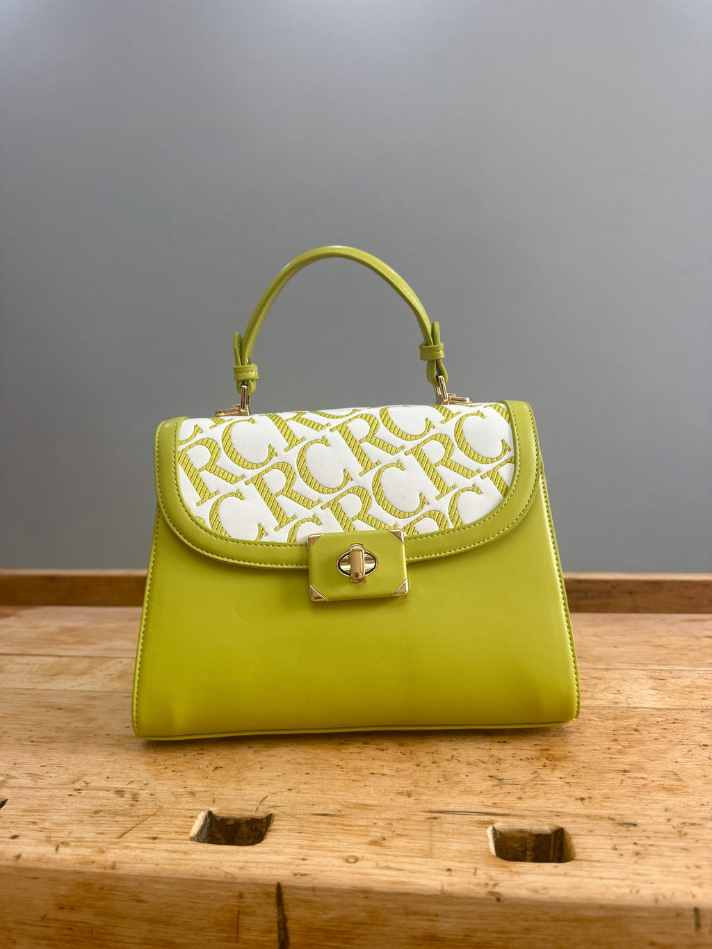 „Limone“ Handtasche — Limonengelb & Monogramm – LACLARA mediterrane Mode
