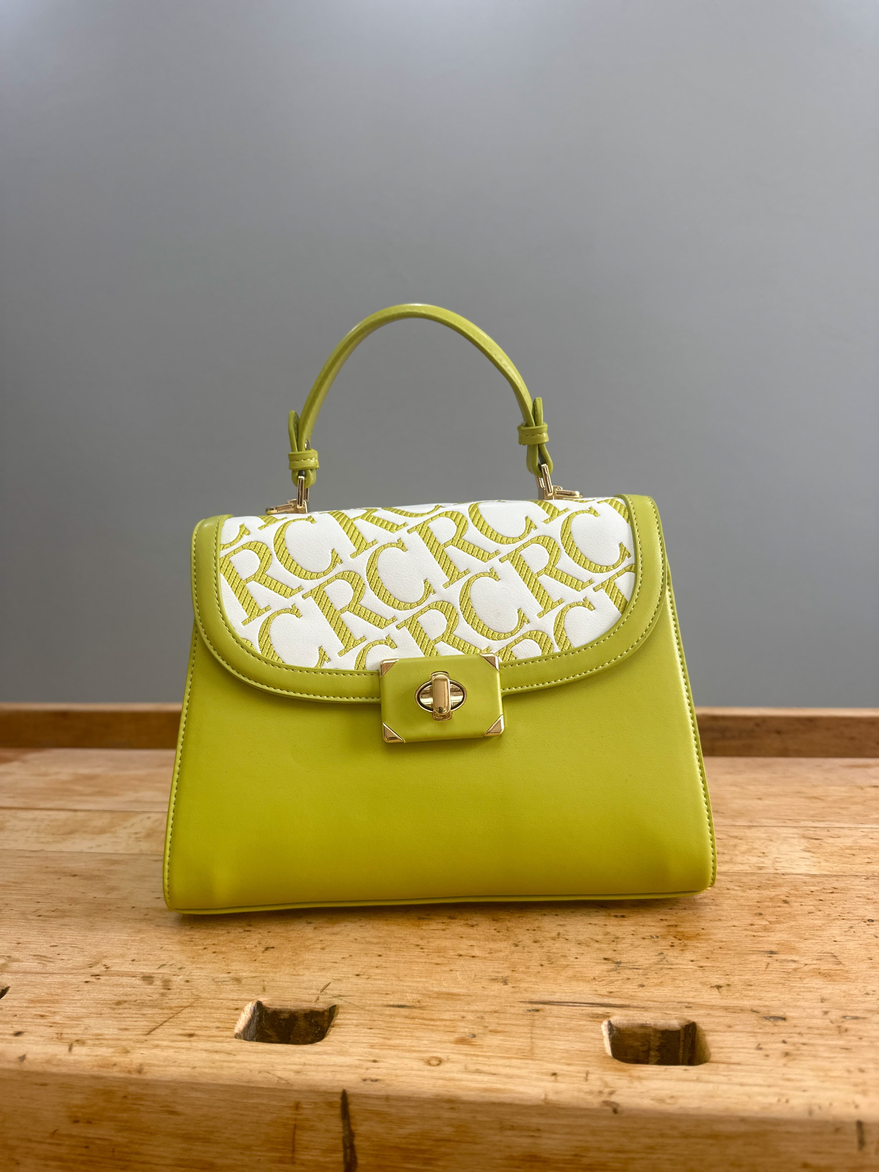 „Limone“ Handtasche — Limonengelb & Monogramm – LACLARA mediterrane Mode