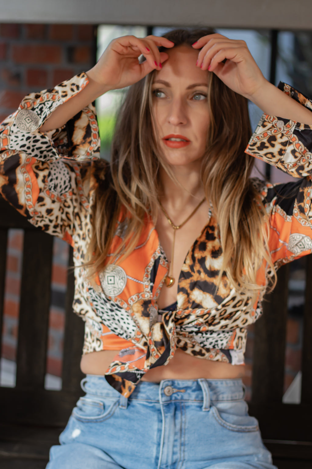 Leo-Print Bluse mit Ketten-Motiven – LACLARA mediterrane Mode