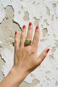 Statement Ring Gold mit grünem Stein – LACLARA mediterrane Mode