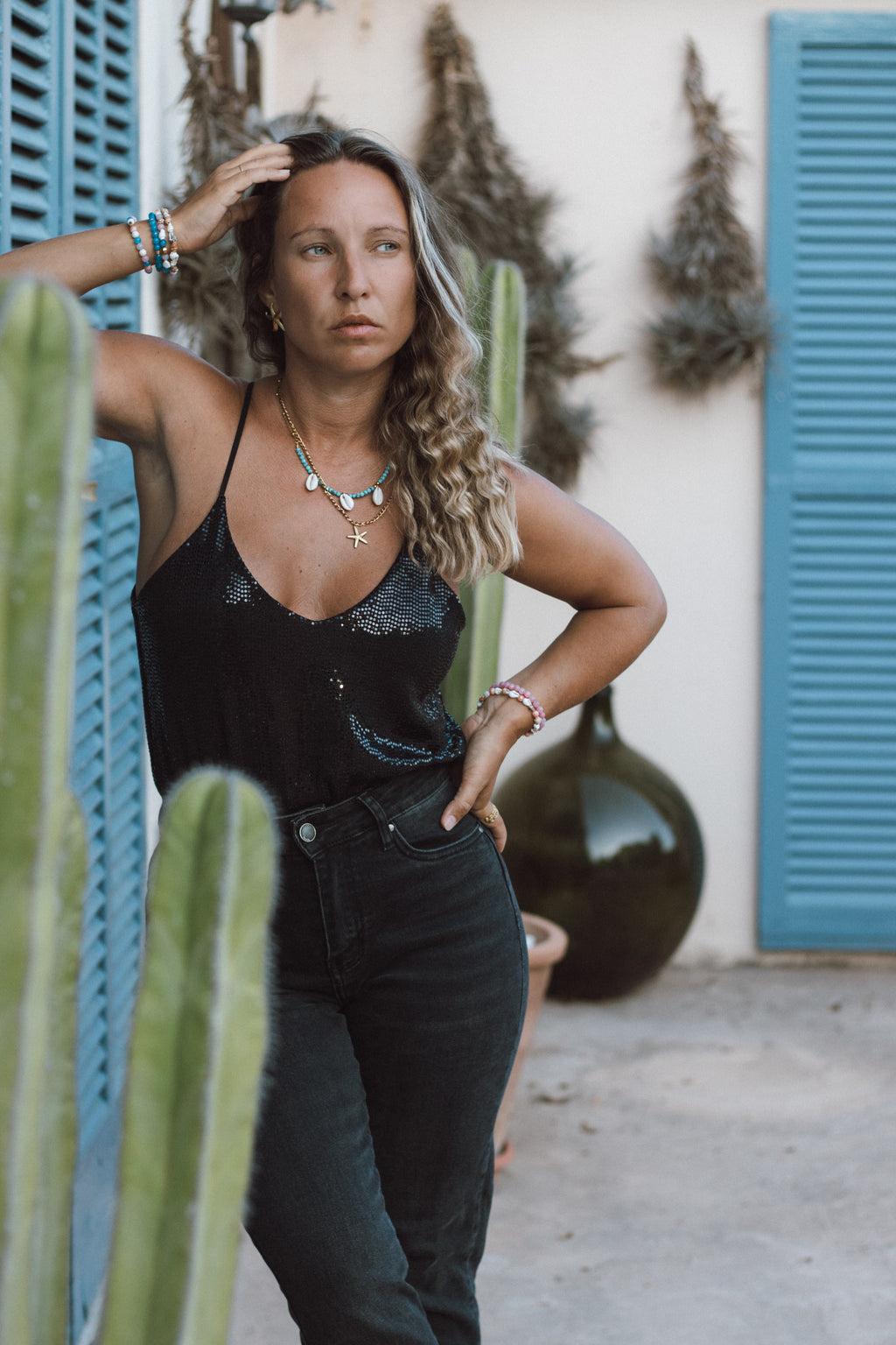 Pailletten Top Schwarz Träger V-Ausschnitt – LACLARA mediterrane Mode