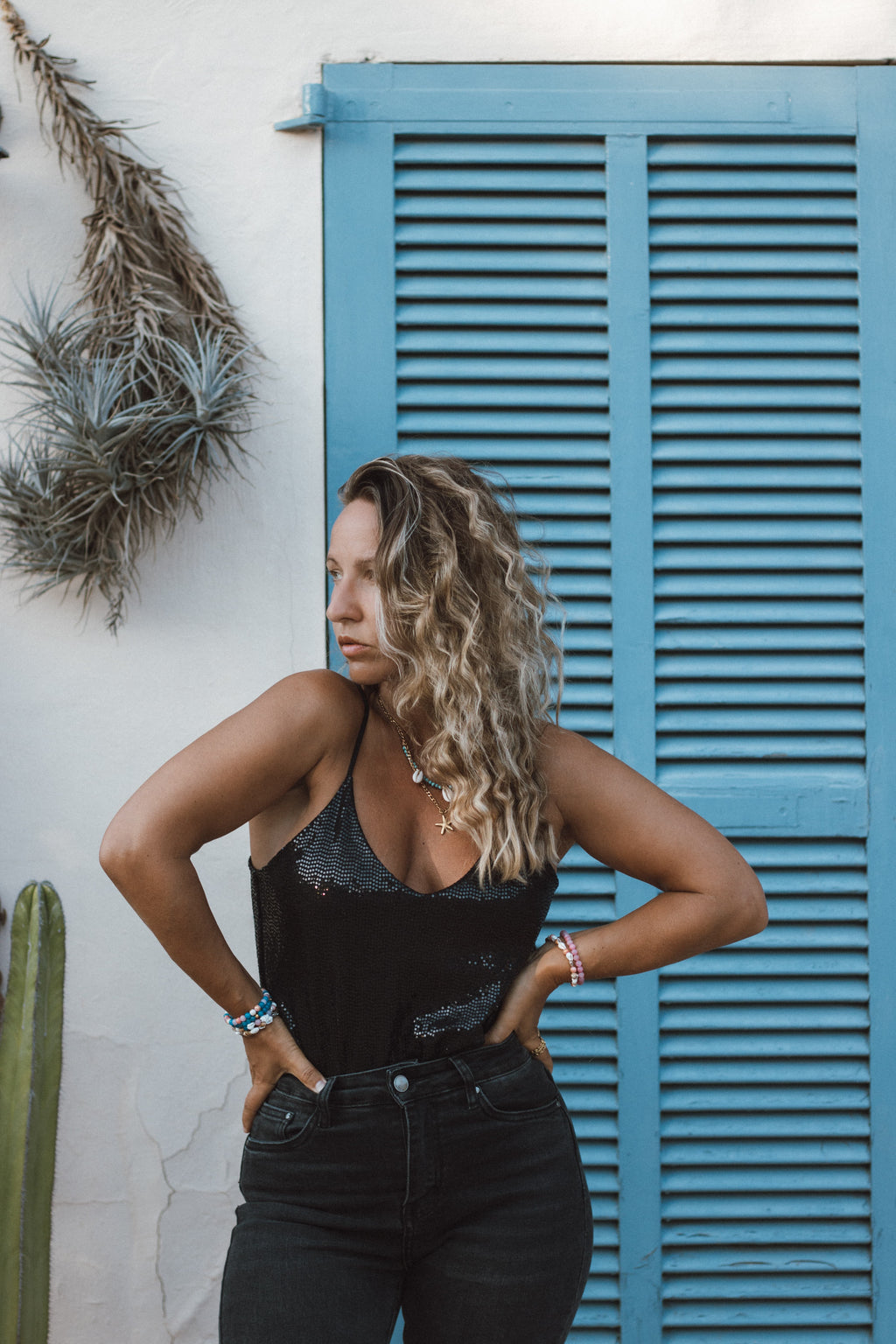 Pailletten Top Schwarz Träger V-Ausschnitt – LACLARA mediterrane Mode