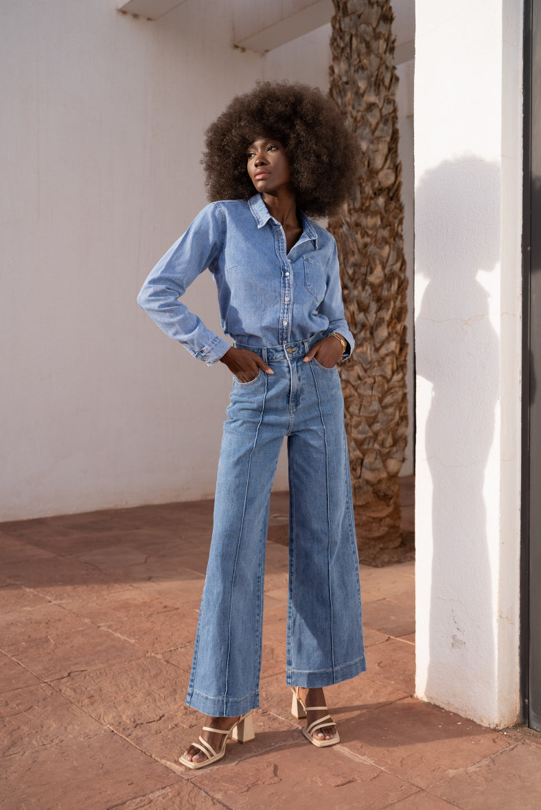 Wide Leg Jeans Hellblau mit Ziernähten – LACLARA mediterrane Mode