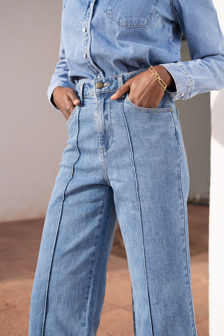 Wide Leg Jeans Hellblau mit Ziernähten – LACLARA mediterrane Mode