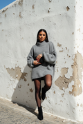 Kuscheliger Oversized Wollpullover Grau – Mediterrane Wand