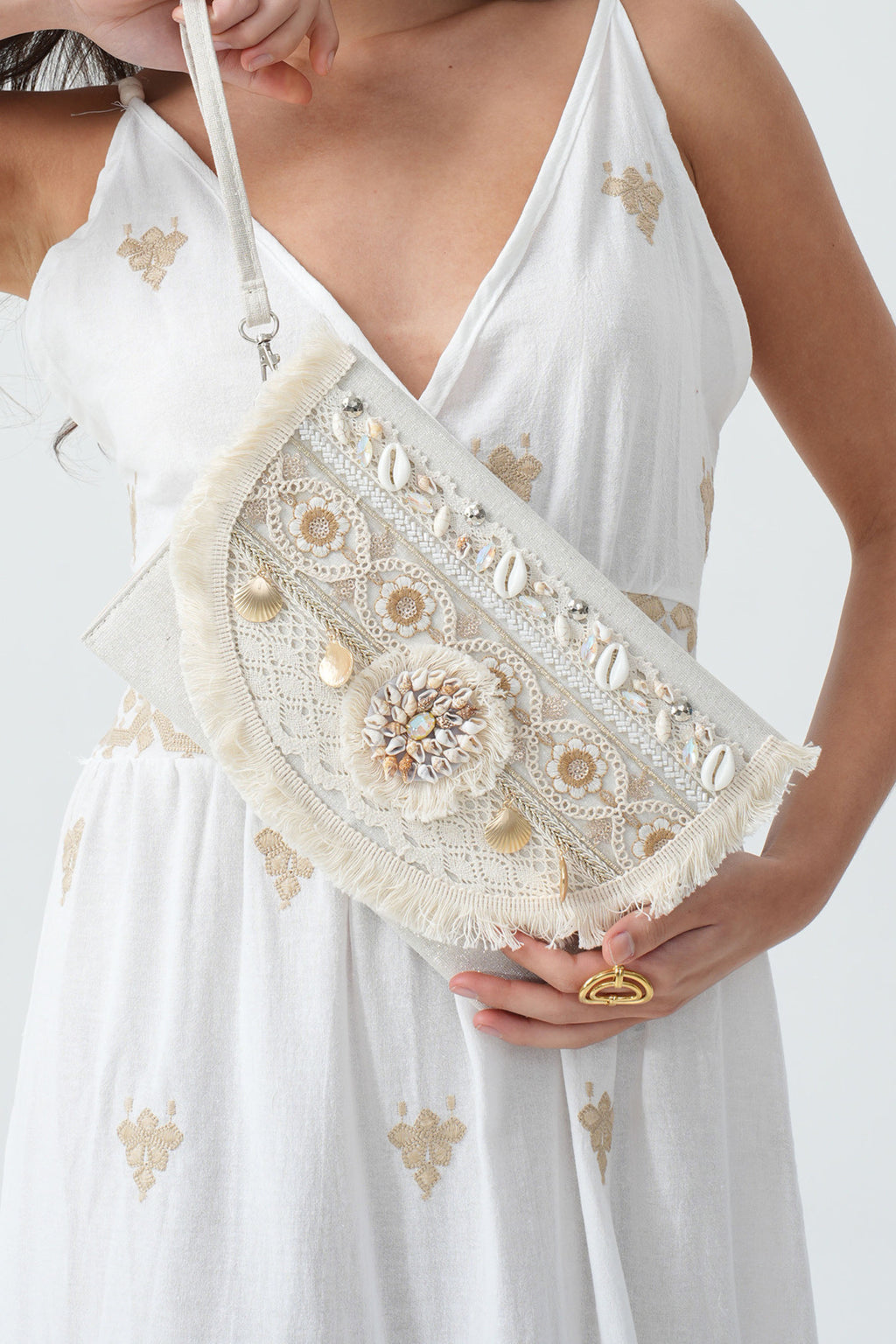 Boho Clutch – Ibiza Shell mit Muscheln & Spitze – LACLARA mediterrane Mode