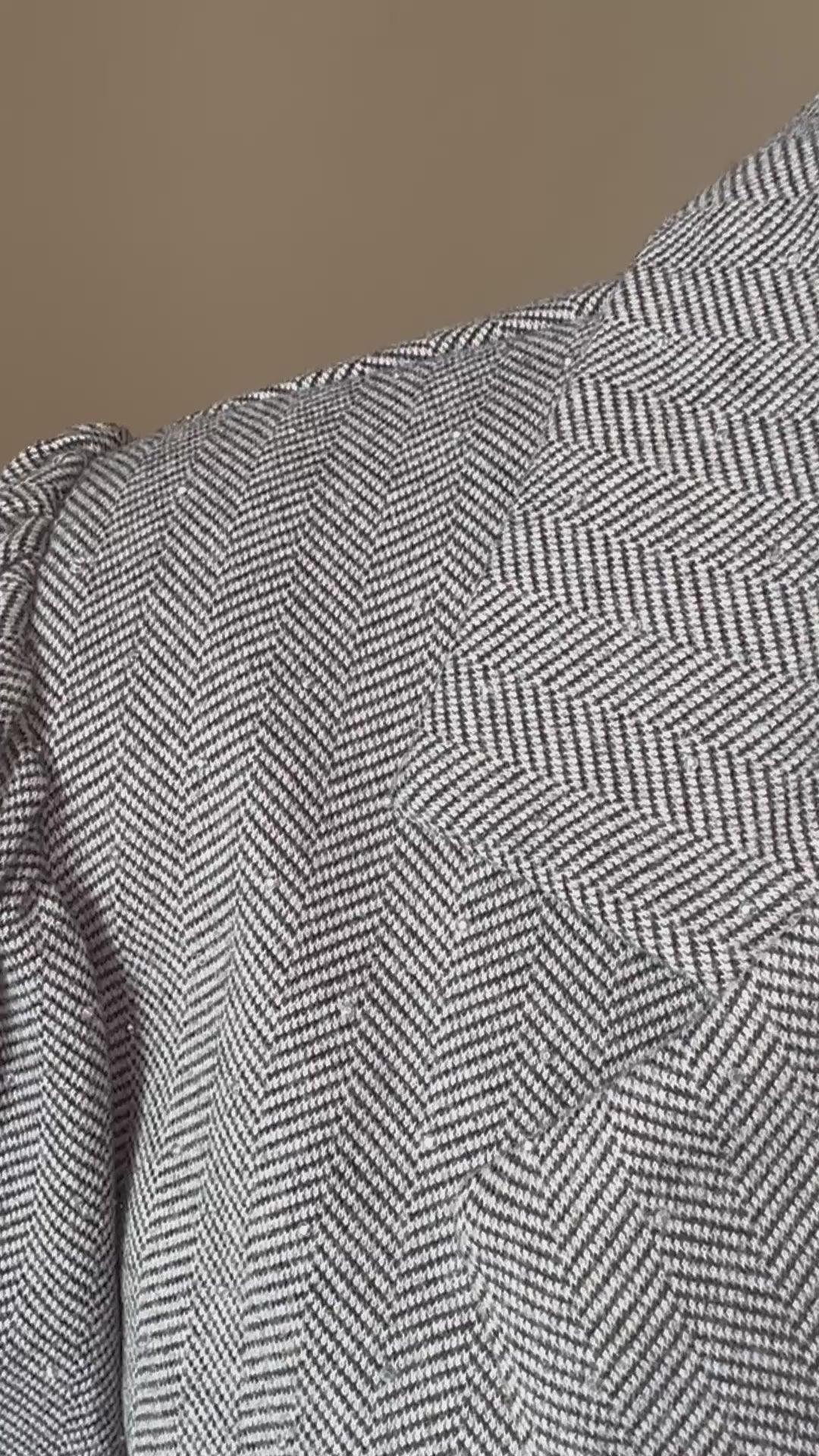 Video: Grauer Glitzer Blazer mit Puffärmeln am Model