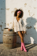 Strickjacke Boho Weiß – Mannequin mit Fass rosa